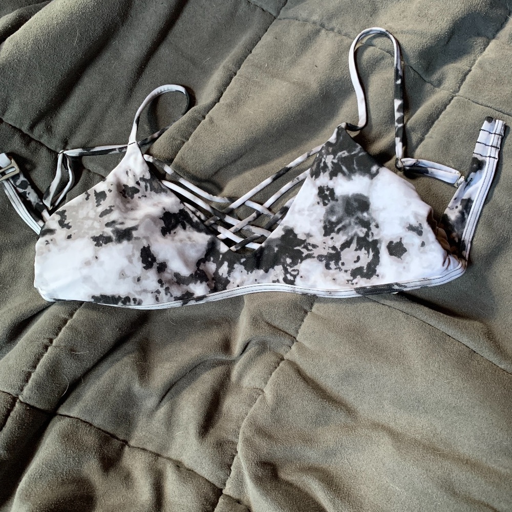 Black and white Hollister swim top.